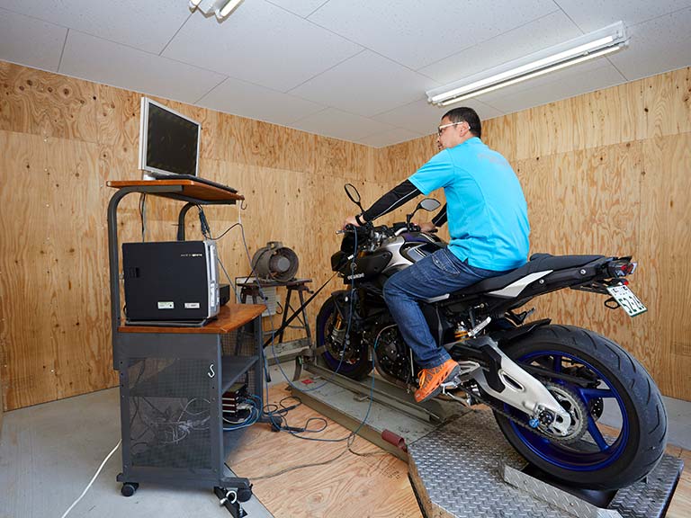 シャーシダイナモ計測室